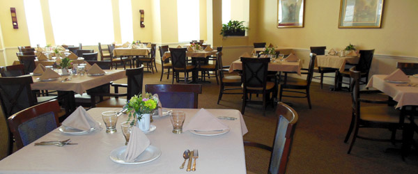 Dining room at brandon fl senior living community